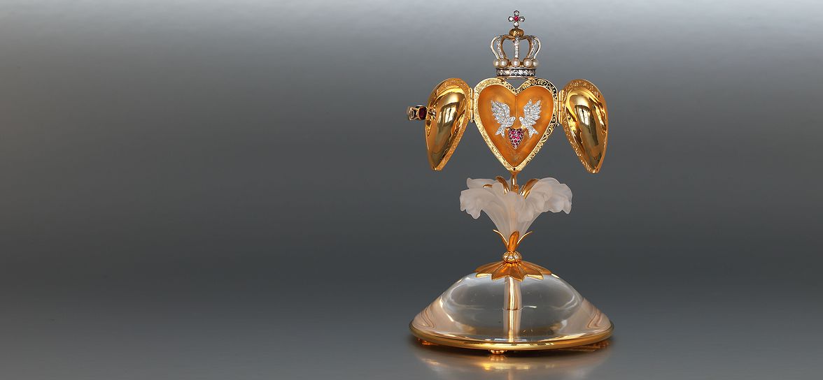 Heartpendant on stand