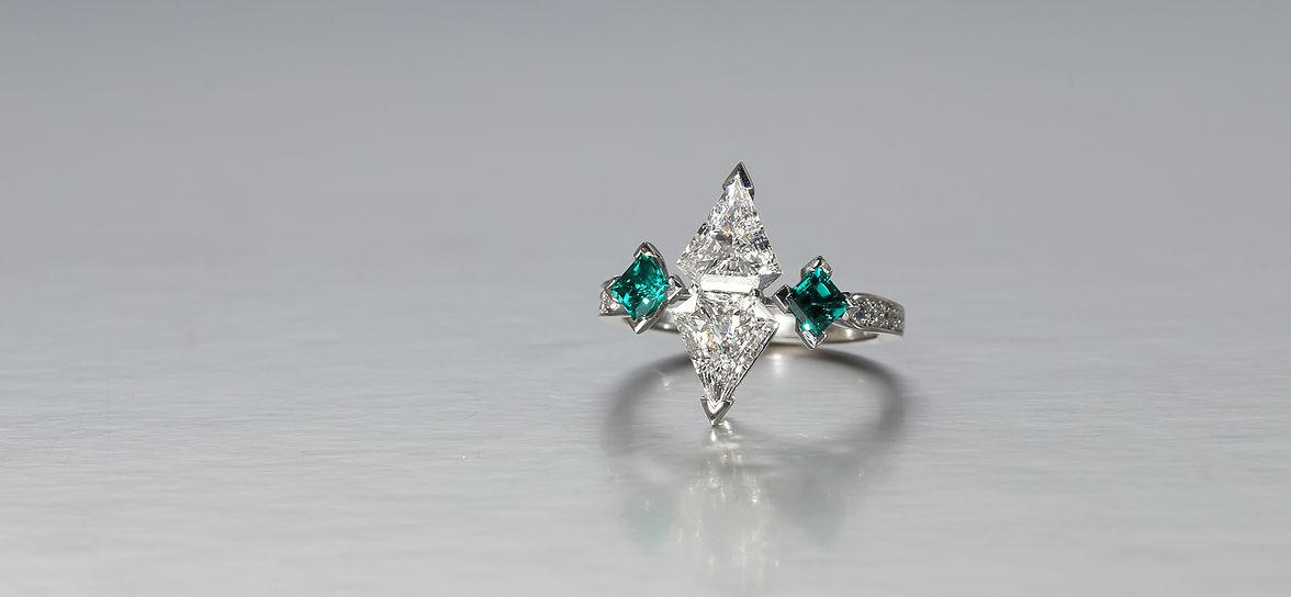 diamond-emerald-ring 