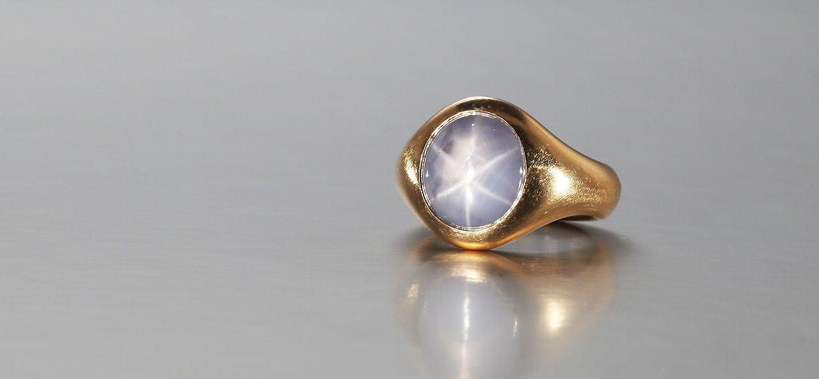 Star sapphire gold ring 