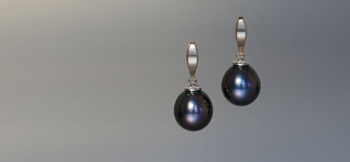 Pearl earrings 