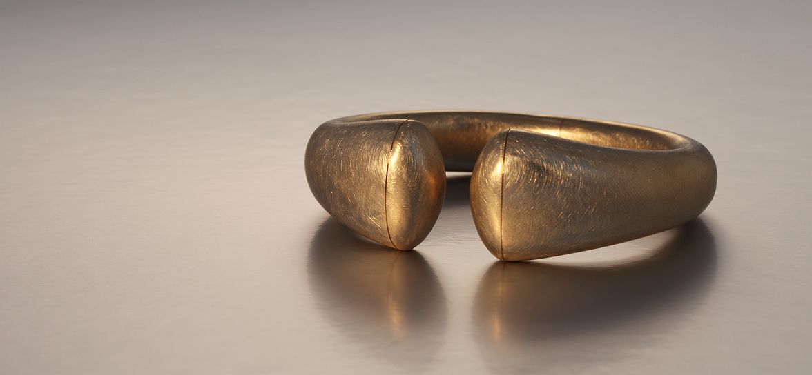 Rose gold bangle 